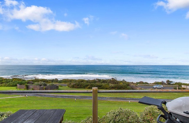 Whitecrest 10 - Front row views of the Southern Ocean - Great Ocean Road Apollo Bay