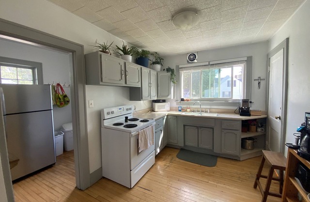 Whole house just blocks from Notre Dame