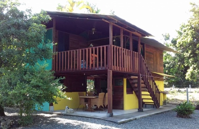 Whole house natural paradise with large tropical garden, WiFi, 5 PAX