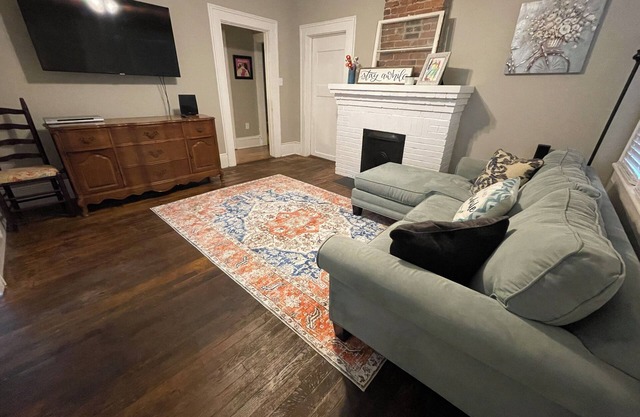 Whole House, sleeps 7, within walking distance to downtown Spartanburg!