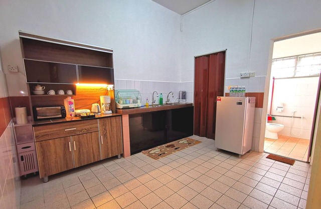 WHY PAY MORE @ Downtown Double Storey Homestay