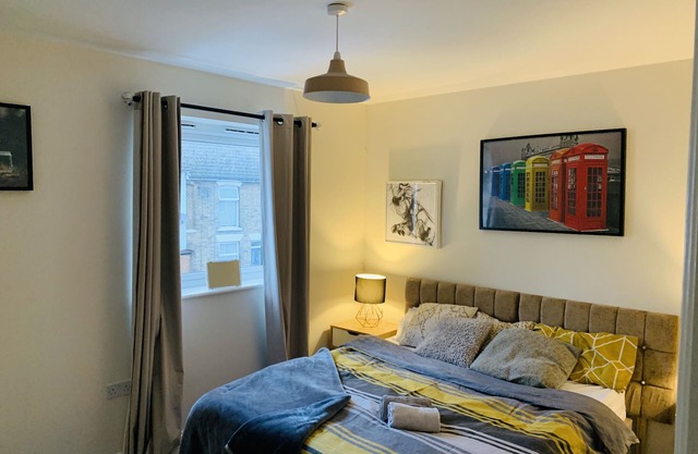 Whyte, 3 Bed House, Sleeps 7, with Garden, Free Parking, Sittingbourne City