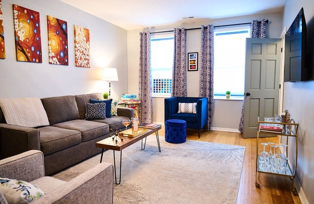 Wicker Park 2Bdrm Near Downtown & Salt Shed Last Minute Special 99.00 Sept 18-22