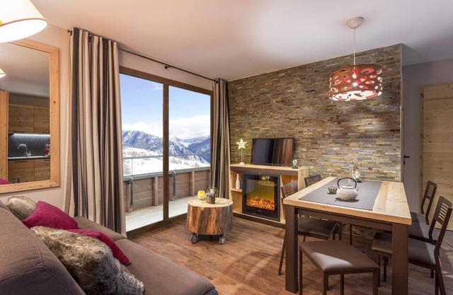 Wifi, 300m from resort center, fitness, swimming pool, balcony, tv, ski locker, 50-58m², Tignes
