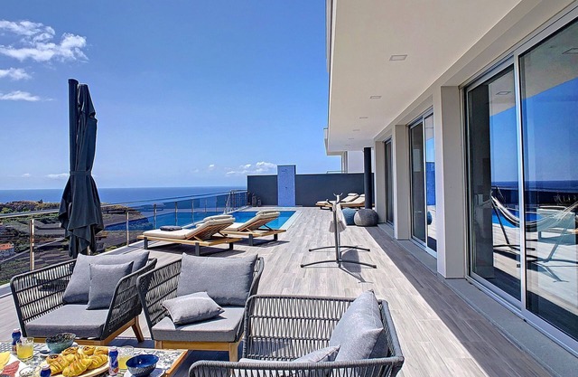 Wild River Villa by LovelyStay