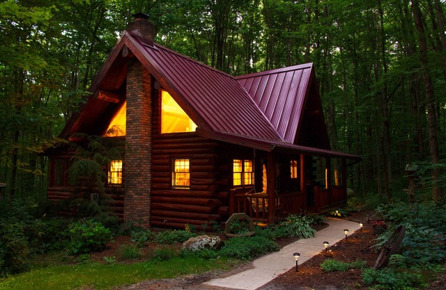 Wildwood Hill Cabin. Secluded in Woods. Hot Tub