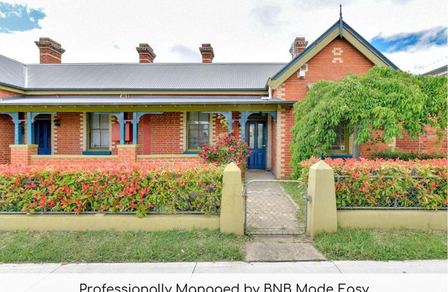 William Charm - 1890s, CBD, Firepit, Pet Friendly