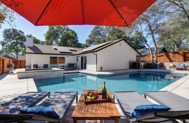 WILLOW House Pool SPA Downtown Roseville Galleria Grill