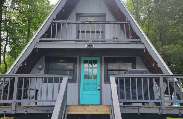 Wilmington A-Frame- Cozy and Convenient