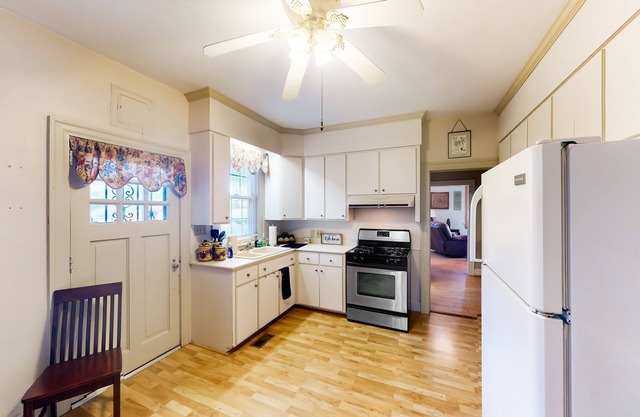 Wilson Garden of Eden: Southern Getaway with Private Vineyard & Lounge