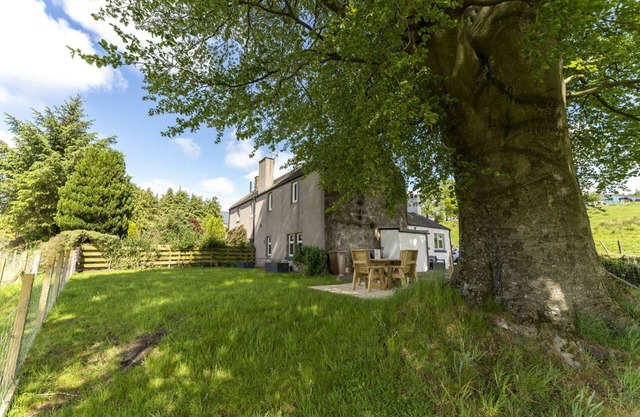 Wilson's Cottage - sleeps 4 guests in 2 bedrooms