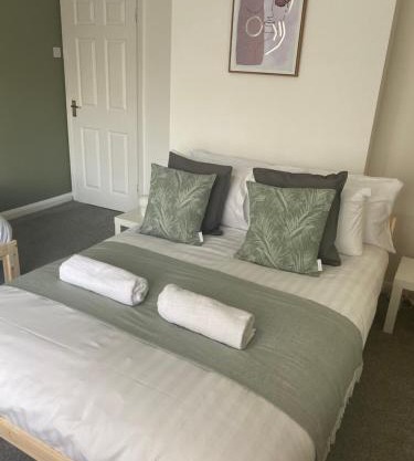 Wilton - Perfect Home for Contractors Private Large Drive