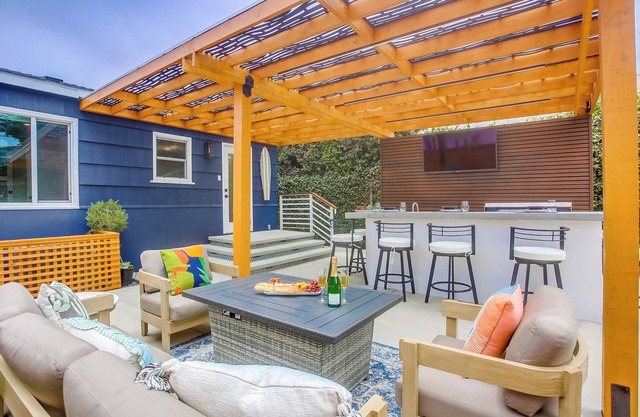 Windansea Beach House - beautifully updated 2 bedroom cottage by the beach