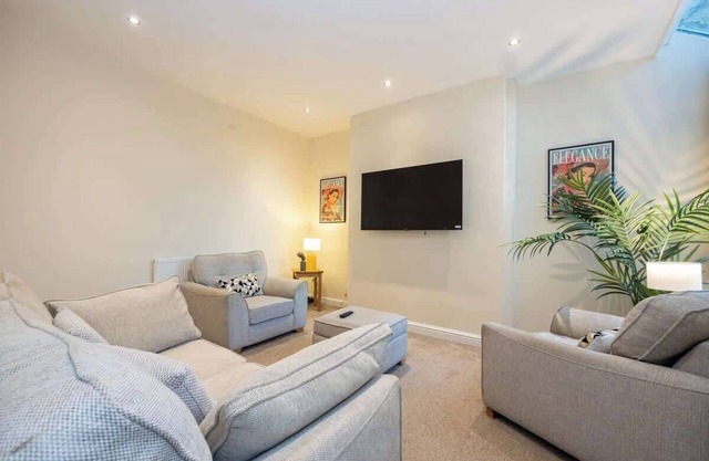 Windmill House Summar