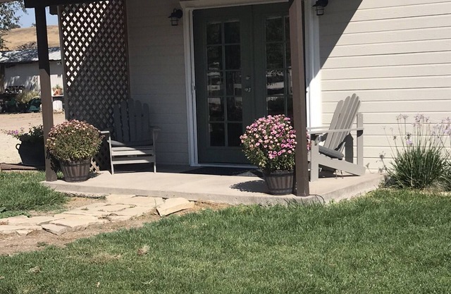 Wine Country Cottage Large comfortable studio