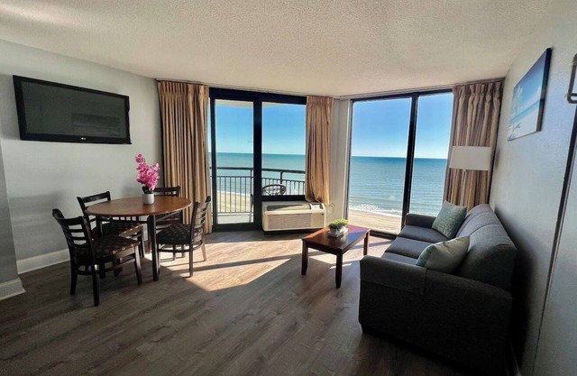 Winter Rates! Gorgeous Oceanfront Suite! 1Br Condo/Dog friendly