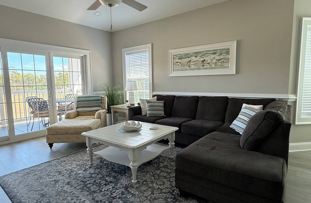 Winter weekly & monthly rates at spacious Luxury Villa in MB area. Golf on site.