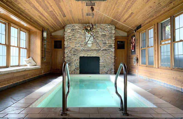 Wisconsin Dells Cabin Rentals with hot tub, 6 bedroom cabin Wisconsin Dells