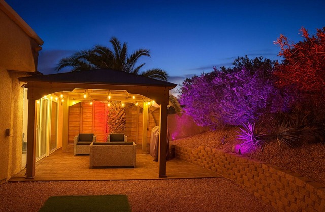 Wknd@Bernie's Private Villa includes enclosed Hot Tub room for Romantic Getaway!