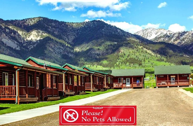 Wolf Den Log Cabin Motel and RV Park