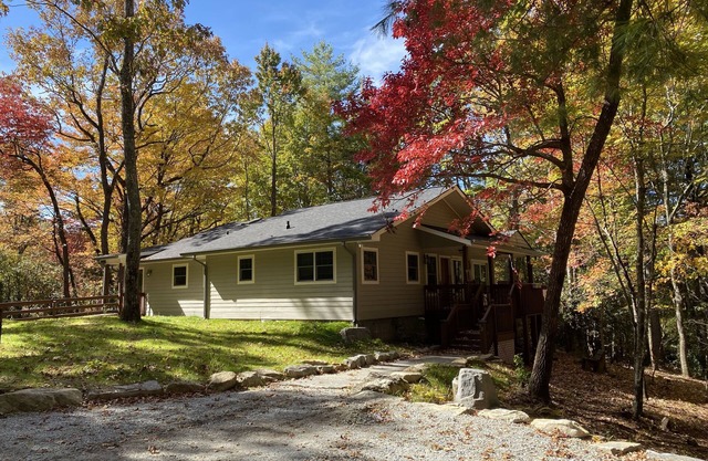 Wolf Ridge Retreat. Comfortable, peaceful retreat in the Blue Ridge Mountains