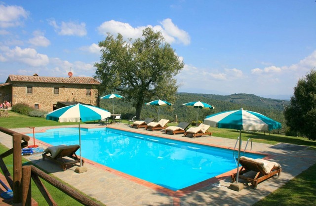 Wonderful private villa for 8 guests with WIFI, private pool, TV and pets allowed, close to Arezzo