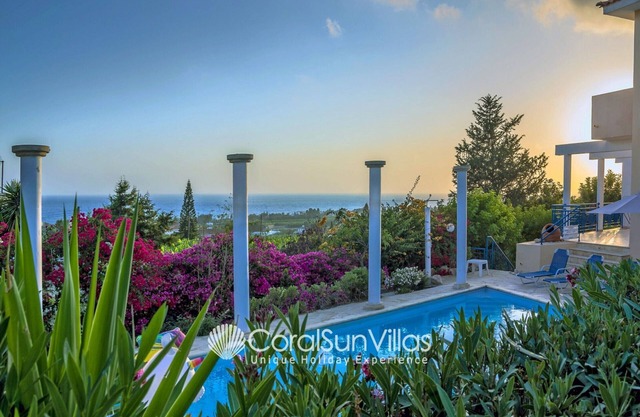 Wonderful Villa. Big pool. Colorful garden, Amazing Sea views, VILLAS for GROUPS