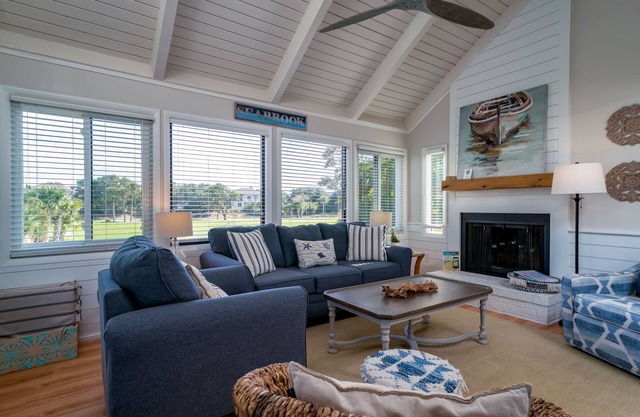 Wonderful 3BR/3BA Sealoft! Perfect Family Home! Neighborhood Pool/Beach! Amenity Cards!