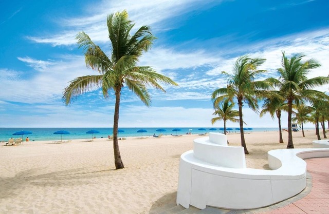 Wonderful 3BR Home w/Heated Salt Water Pool Near Downtown & Las Olas Blvd