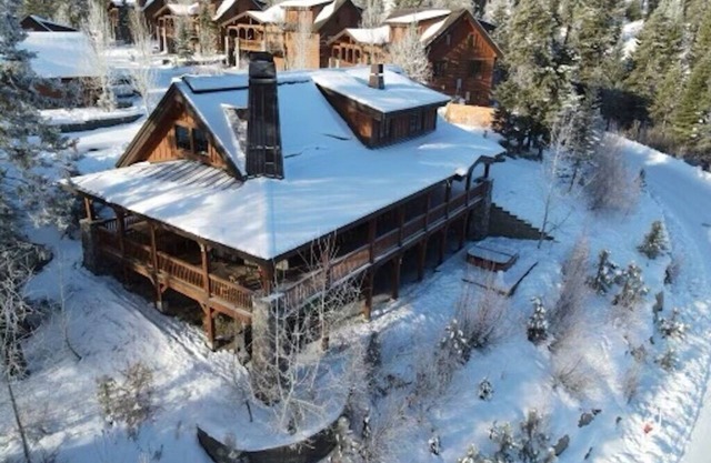 WONDERFUL 4B/4BA CHALET WITH LAKE VIEWS AT TAMARACK RESORT