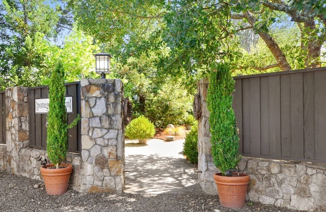 Wonderful, Comfortable, one-BRM Cottage Minutes to Sonoma Square w/Private Patio