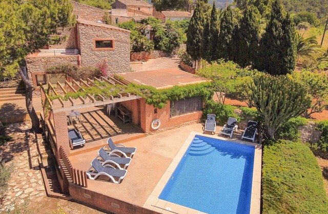 wonderful farmhouse for 10 pax, quiet position in the hills, private pool