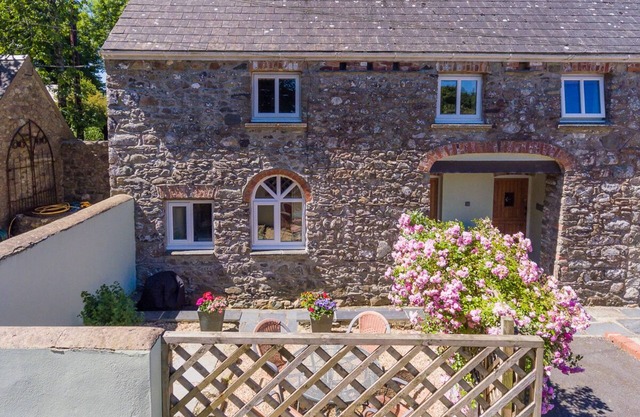 Wonderful holiday cottage, peaceful location with indoor heated swimming pool