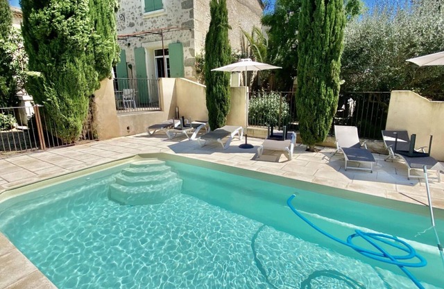 Wonderful house private pool in a protected green setting, close to everything