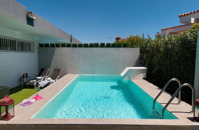 Wonderful private villa for 4 guests with A/C, private pool, TV and pets allowed