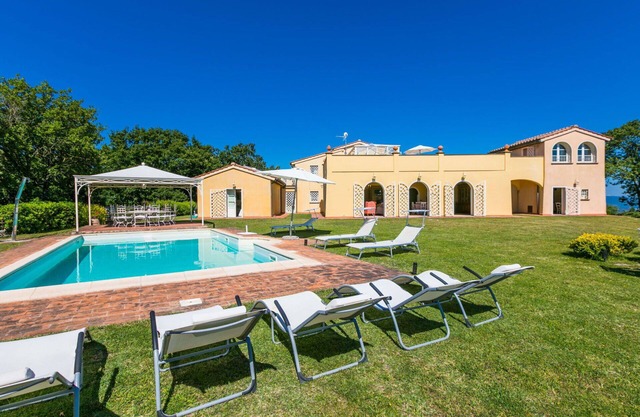 Wonderful private villa with A/C, WIFI, private pool, TV, patio, pets allowed and panoramic view