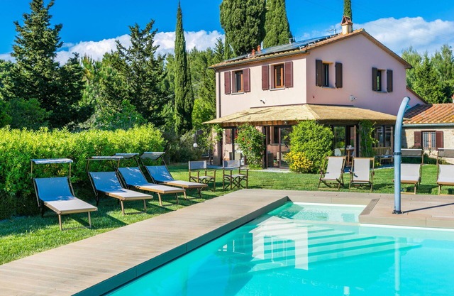 Wonderful private villa for 10 guests with private pool, WIFI, A/C, TV, patio and panoramic view