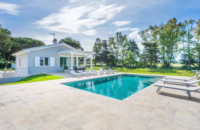 Wonderful private villa for 8 people with WIFI, A/C, private pool, TV, terrace and pets allowed