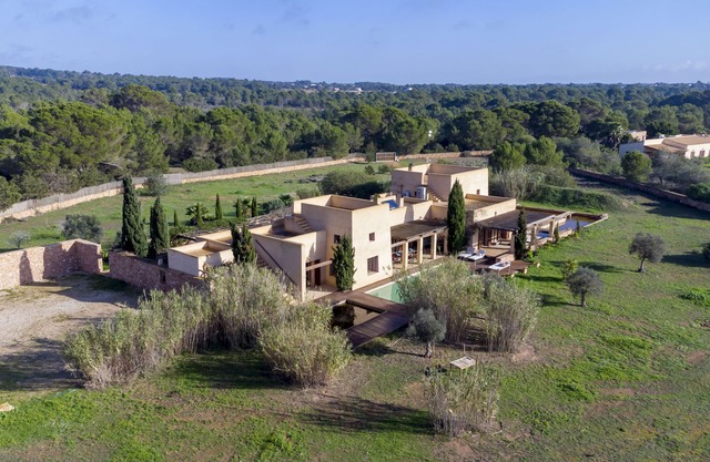 Wonderful rustic Villa with pool and garden, just 7 minutes from the beach