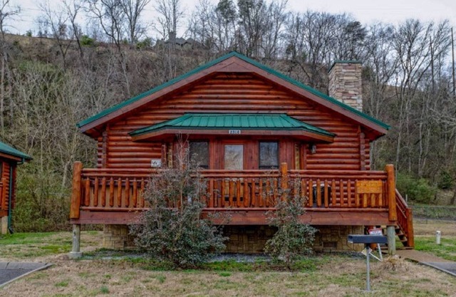 Wonderful Studio Cabin - Close To The River and Town. Perfect For Couples !