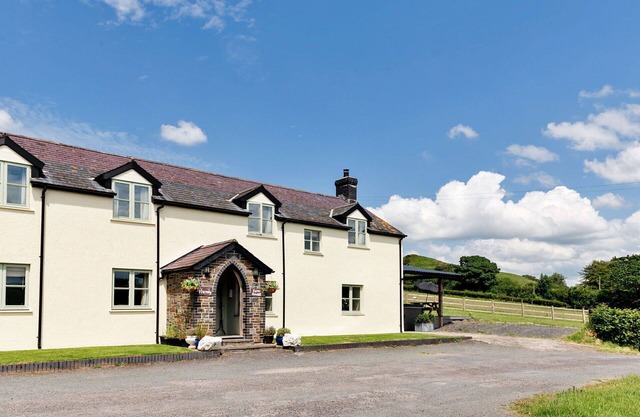 Wonderful villa for 12 guests with hot tub, WIFI and pets allowed