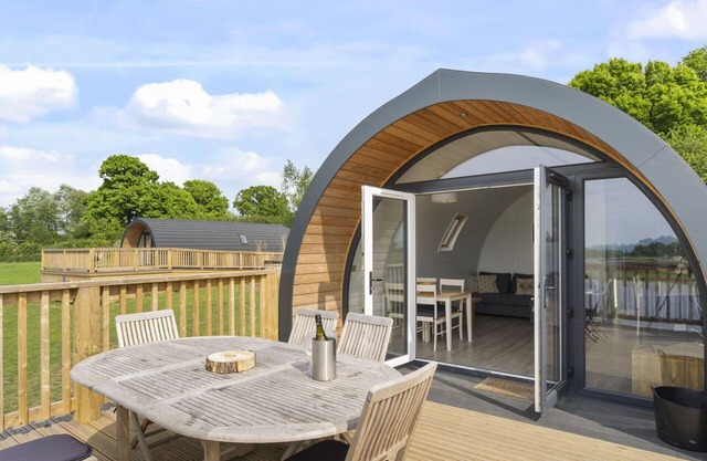 Wonderful villa for 6 guests with hot tub, TV, terrace and pets allowed