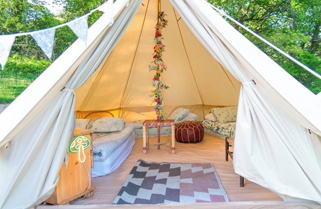 Wood Cabin & 4 Large Bell Tents - Hapus Hideaway