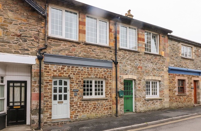 WOOD COTTAGE, pet friendly, character holiday cottage in Lynton