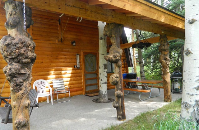 Wooded Bliss Two - Great duplex just 8 miles from Yellowstone National Park!