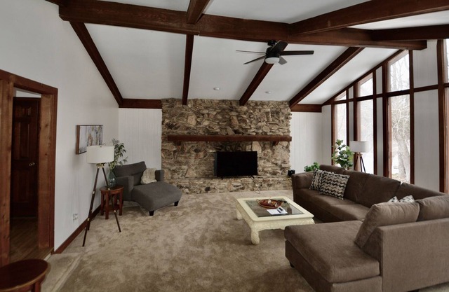 Wooded Retreat on Wildwood- Mid Century Modern!