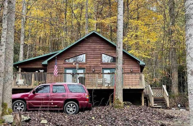 WOODEN DREAM- Intimate Cabin near Smoky Mountains
