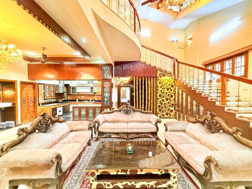 Wooden Whispers Traditional Luxe Spacez Villa