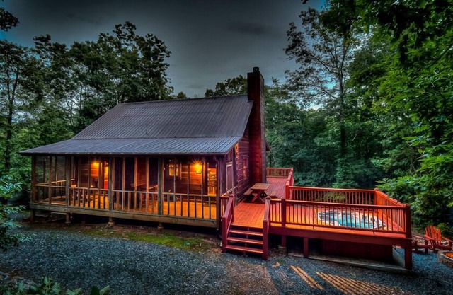 Woodentops- Hot Tub, Pet Friendly, Toccoa River Access