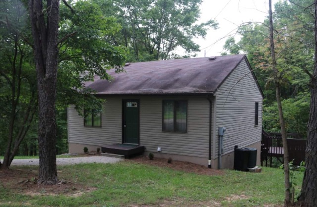 Woodlands--Cottage, Close to Horseback Riding, Hot Tub--Hocking Hills